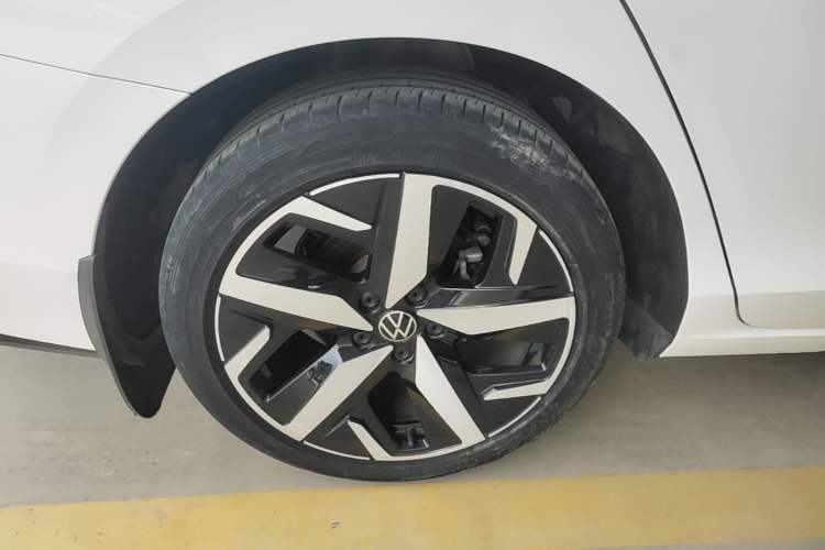 Used Volkswagen Lamando 2022 Lavida L 280TSI DSG Cool & Spicy Edition Right Rear Wheel Hub