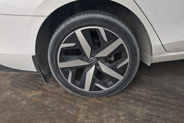 Used Volkswagen Lamando 2022 Lavida L 280TSI DSG Cool & Spicy Edition Right Rear Wheel Hub