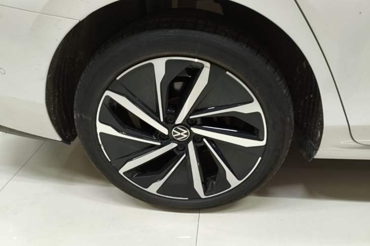 Used Volkswagen Lamando 2022 Lingdu L 280TSI DSG Ultra-Spicy Flagship Edition Right Rear Wheel Hub