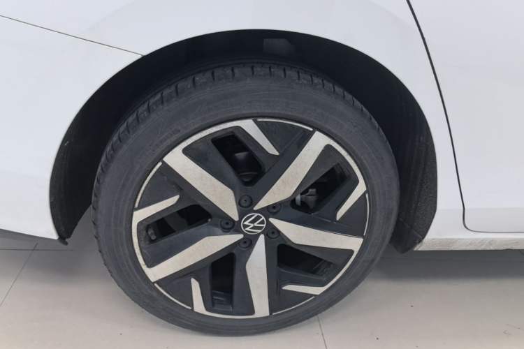 Used Volkswagen Lamando 2022 Lavida L 280TSI DSG Cool & Spicy Edition Right Rear Wheel Hub