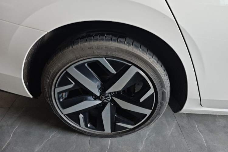Used Volkswagen Lamando 2022 Lavida L 280TSI DSG Cool & Spicy Edition Right Rear Wheel Hub