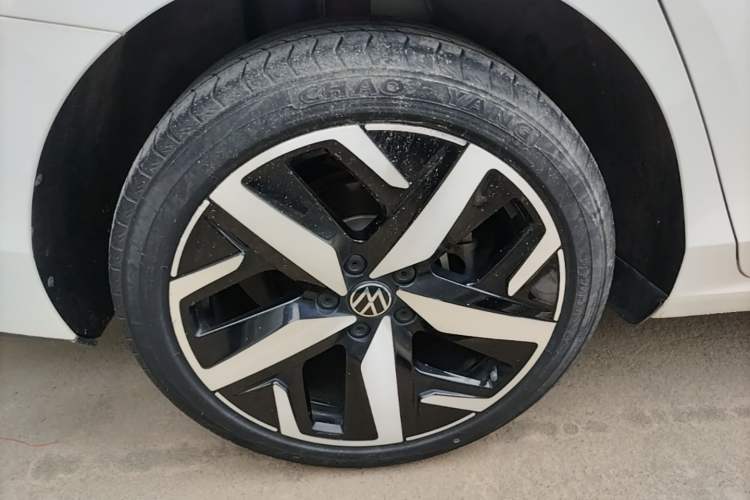 Used Volkswagen Lamando 2022 Lavida L 280TSI DSG Cool & Spicy Edition Right Rear Wheel Hub