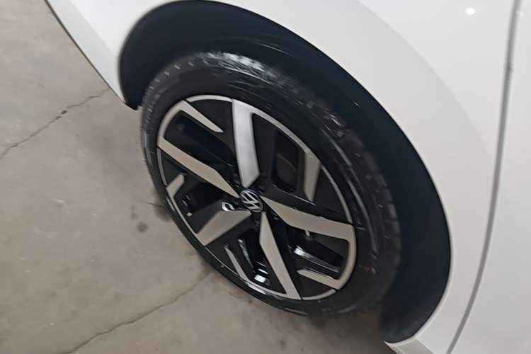 Used Volkswagen Lamando 2022 Lavida L 280TSI DSG Cool & Spicy Edition Right Rear Wheel Hub