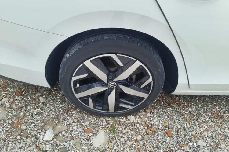 Used Volkswagen Lamando 2022 Lavida L 280TSI DSG Cool & Spicy Edition Right Rear Wheel Hub