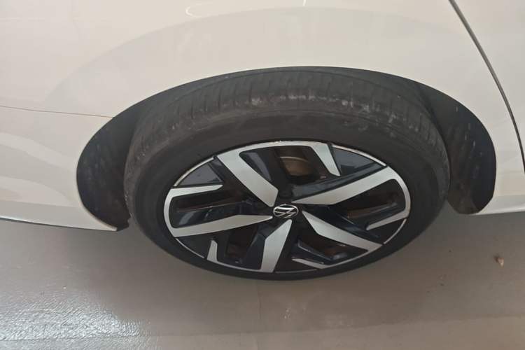 Used Volkswagen Lamando 2022 Lavida L 280TSI DSG Cool & Spicy Edition Right Rear Wheel Hub