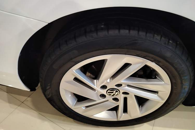 Used Volkswagen Lamando 2022 Lingdu L 280TSI DSG Spicy Edition Right Rear Wheel Hub