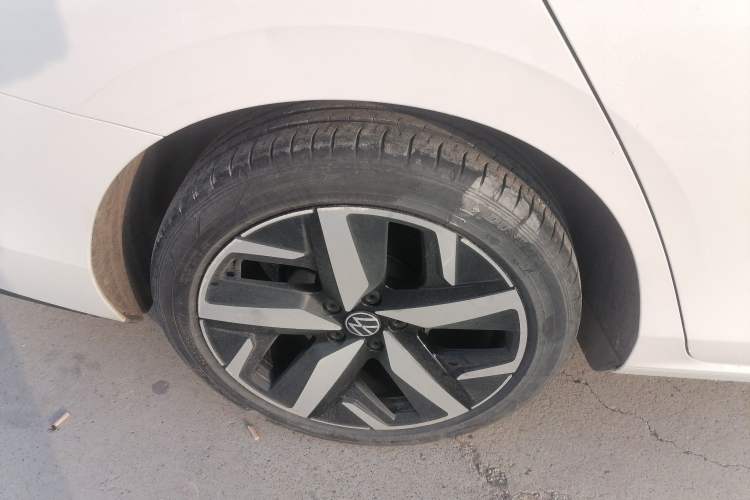 Used Volkswagen Lamando 2022 Lavida L 280TSI DSG Cool & Spicy Edition Right Rear Wheel Hub