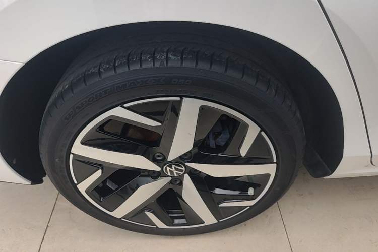 Used Volkswagen Lamando 2022 Lavida L 280TSI DSG Cool & Spicy Edition Right Rear Wheel Hub