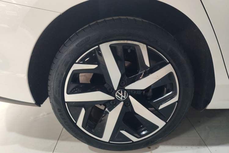 Used Volkswagen Lamando 2022 Lavida L 280TSI DSG Cool & Spicy Edition Right Rear Wheel Hub