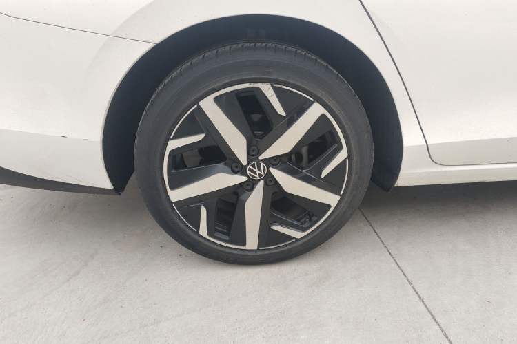 Used Volkswagen Lamando 2022 Lavida L 280TSI DSG Cool & Spicy Edition Right Rear Wheel Hub