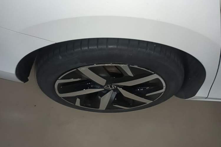 Used Volkswagen Lamando 2022 Lavida L 280TSI DSG Cool & Spicy Edition Right Rear Wheel Hub