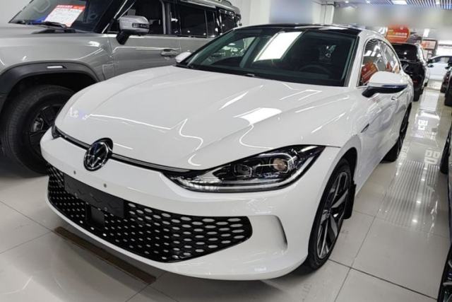 Ojetý Volkswagen Lamando 2022 Lavida L 280TSI DSG Cool & Spicy Edition