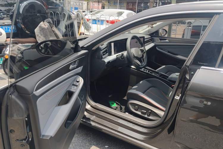 Used Volkswagen Lamando 2023 Lavida L 280TSI DSG Cool & Spicy Edition Driver Seat