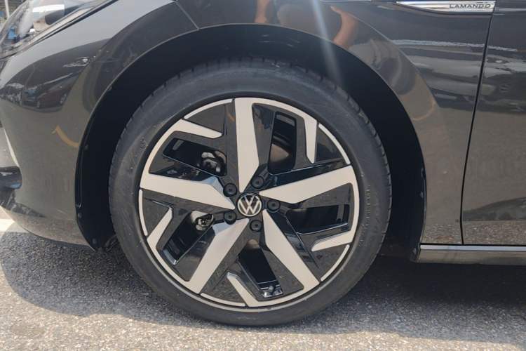 Used Volkswagen Lamando 2023 Lavida L 280TSI DSG Cool & Spicy Edition Left Front Wheel Hub