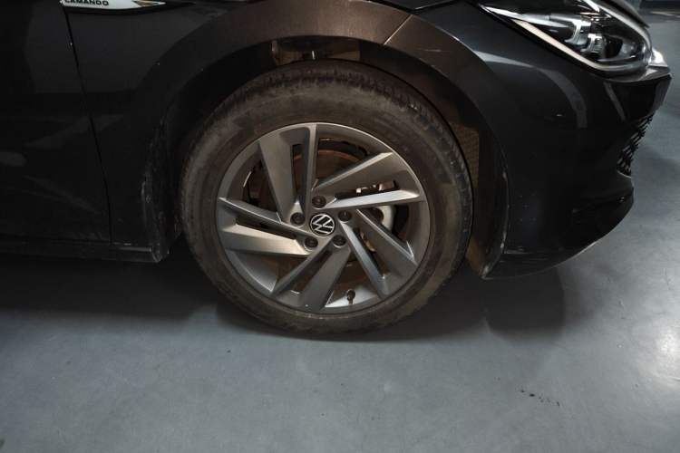 Used Volkswagen Lamando 2023 Lavida L 280TSI DSG Spicy Edition Right Front Wheel Hub