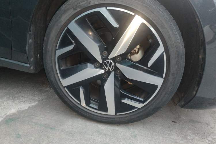 Used Volkswagen Lamando 2023 Lavida L 280TSI DSG Cool & Spicy Edition Right Front Wheel Hub