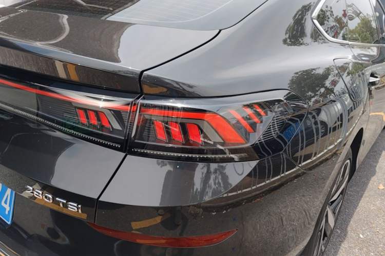 Used Volkswagen Lamando 2023 Lavida L 280TSI DSG Cool & Spicy Edition Right Rear Taillight