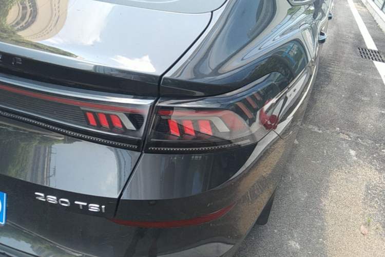 Used Volkswagen Lamando 2023 Lavida L 280TSI DSG Spicy Edition Right Rear Taillight