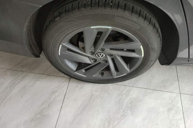 Used Volkswagen Lamando 2023 Lavida L 280TSI DSG Cool & Spicy Edition Right Rear Wheel Hub