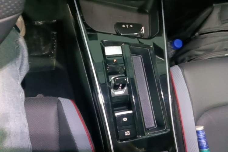 Used Volkswagen Lamando 2023 Lavida L 280TSI DSG Cool & Spicy Edition Gear Lever