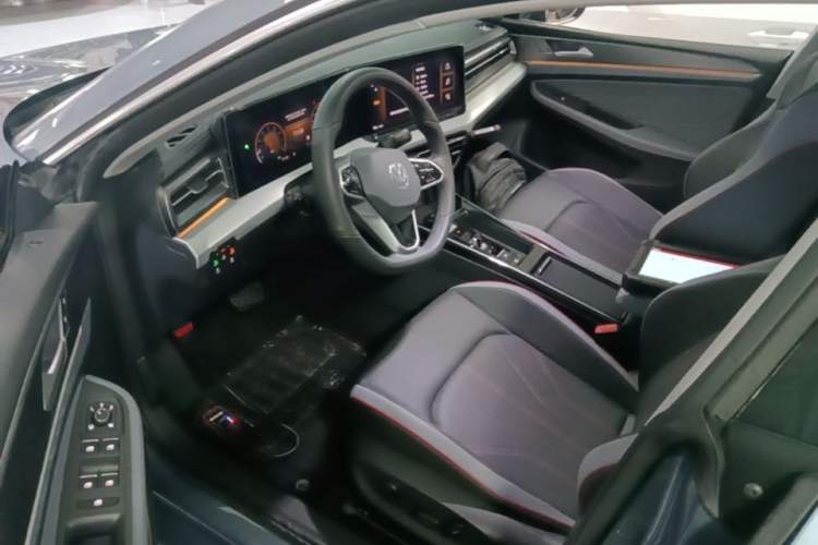 Used Volkswagen Lamando 2023 Lavida L 280TSI DSG Cool & Spicy Edition Left Front Seat