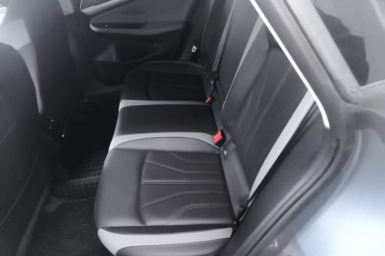 Used Volkswagen Lamando 2023 Lavida L 280TSI DSG Cool & Spicy Edition Left Rear Seat