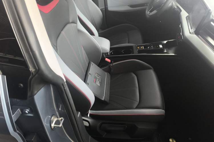 Used Volkswagen Lamando 2023 Lavida L 280TSI DSG Cool & Spicy Edition Right Front Seat