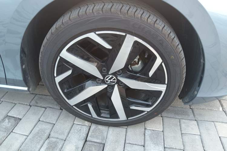 Used Volkswagen Lamando 2023 Lavida L 280TSI DSG Cool & Spicy Edition Right Front Wheel Hub