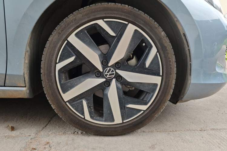 Used Volkswagen Lamando 2023 Lavida L 280TSI DSG Cool & Spicy Edition Right Front Wheel Hub