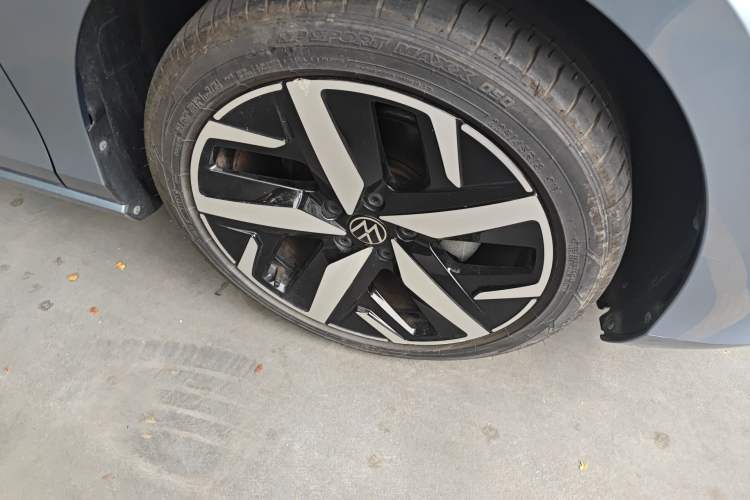 Used Volkswagen Lamando 2023 Lavida L 280TSI DSG Cool & Spicy Edition Right Front Wheel Hub