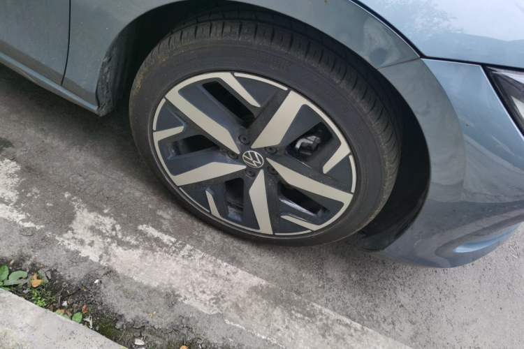 Used Volkswagen Lamando 2023 Lavida L 280TSI DSG Cool & Spicy Edition Right Front Wheel Hub