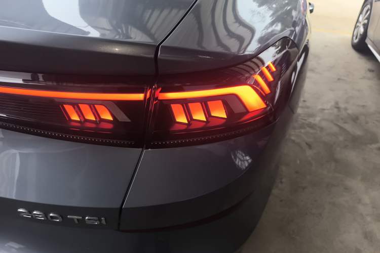 Used Volkswagen Lamando 2023 Lavida L 280TSI DSG Cool & Spicy Edition Right Rear Taillight