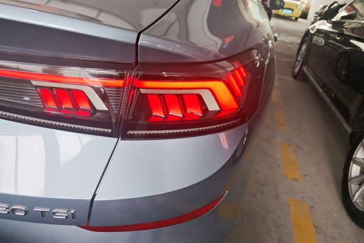 Used Volkswagen Lamando 2023 Lavida L 280TSI DSG Spicy Edition Right Rear Taillight