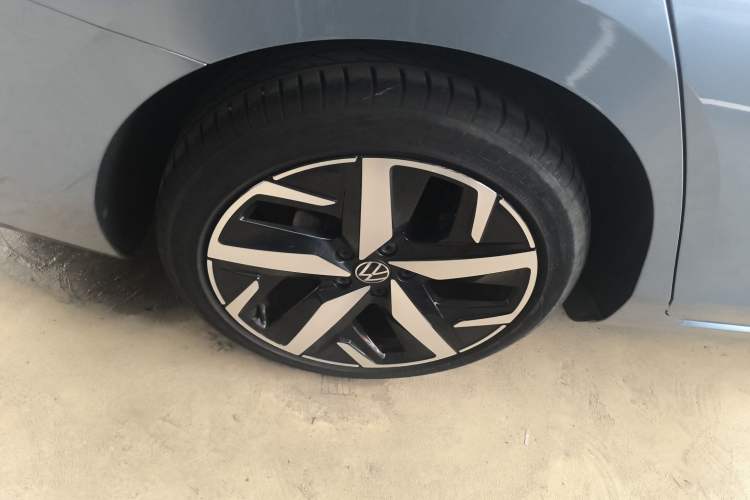 Used Volkswagen Lamando 2023 Lavida L 280TSI DSG Cool & Spicy Edition Right Rear Wheel Hub