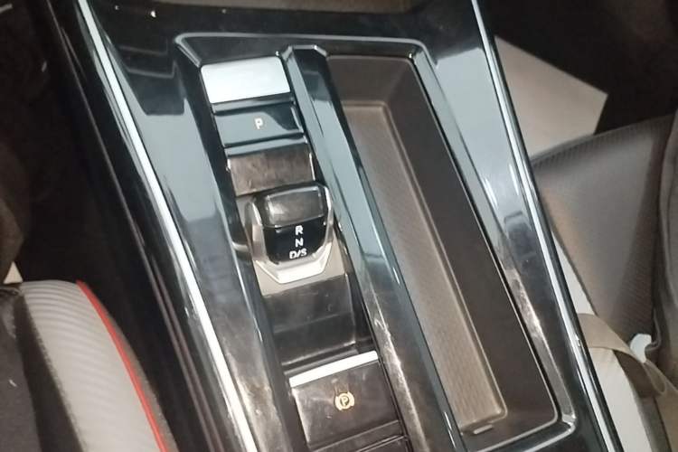 Used Volkswagen Lamando 2023 Lavida L 280TSI DSG Cool & Spicy Edition Gear Lever