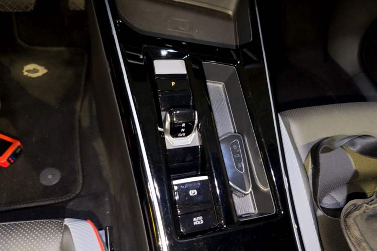 Used Volkswagen Lamando 2023 Lavida L 280TSI DSG Cool & Spicy Edition Gear Lever