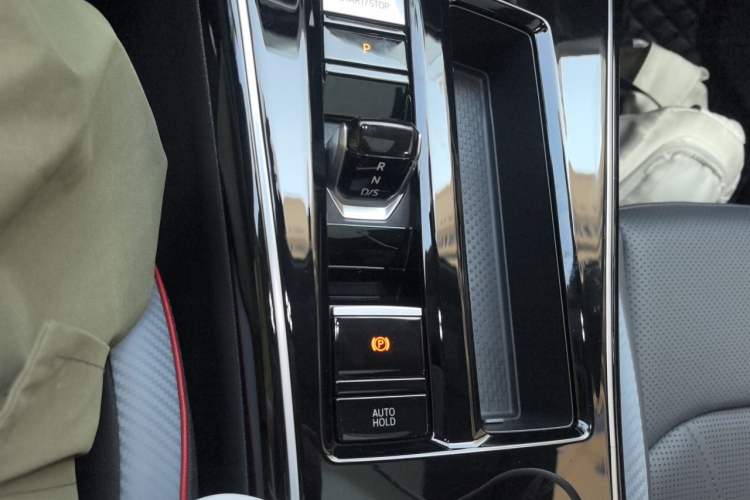 Used Volkswagen Lamando 2023 Lavida L 280TSI DSG Cool & Spicy Edition Gear Lever
