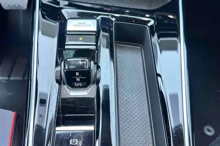 Used Volkswagen Lamando 2023 Lavida L 280TSI DSG Cool & Spicy Edition Gear Lever
