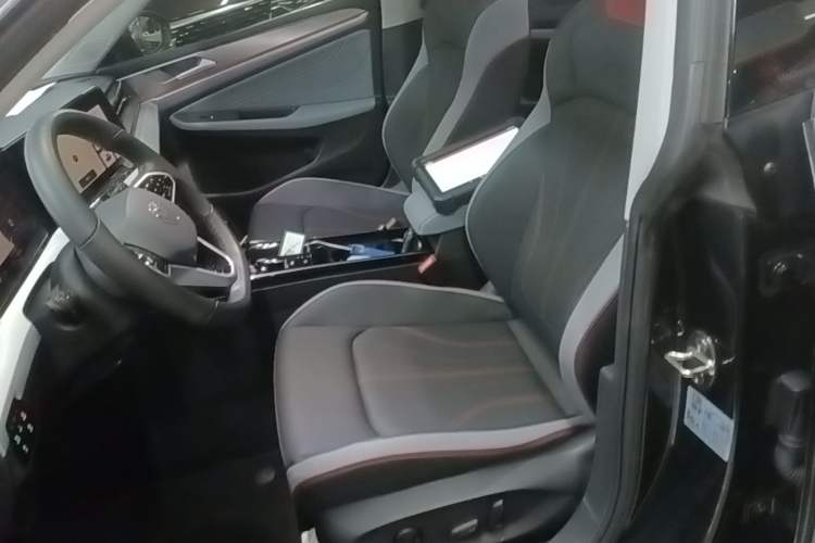 Used Volkswagen Lamando 2023 Lavida L 280TSI DSG Cool & Spicy Edition Left Front Seat