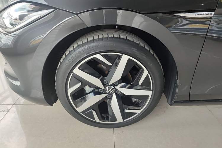 Used Volkswagen Lamando 2023 Lavida L 280TSI DSG Cool & Spicy Edition Left Front Wheel Hub