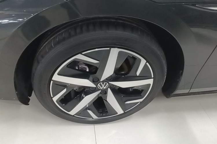 Used Volkswagen Lamando 2023 Lavida L 280TSI DSG Cool & Spicy Edition Left Front Wheel Hub