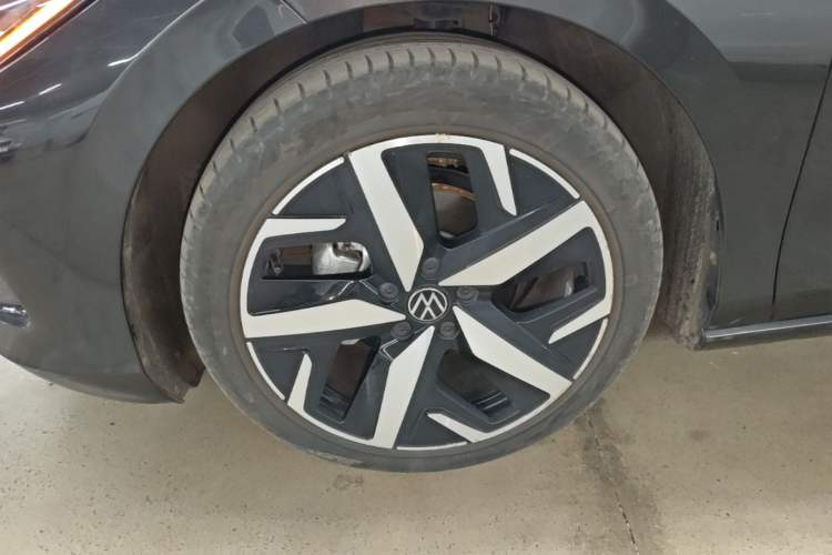 Used Volkswagen Lamando 2023 Lavida L 280TSI DSG Cool & Spicy Edition Left Front Wheel Hub