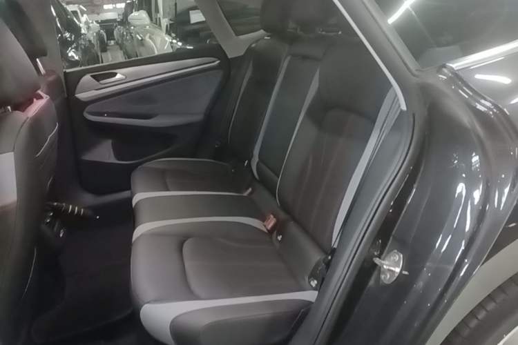 Used Volkswagen Lamando 2023 Lavida L 280TSI DSG Cool & Spicy Edition Left Rear Seat