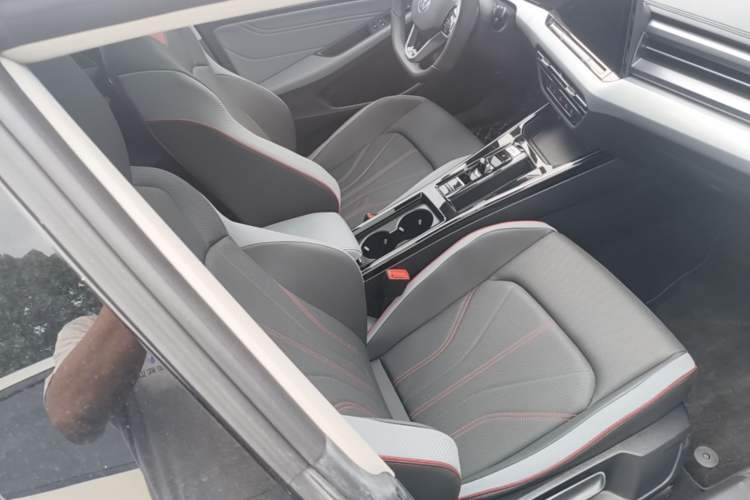Used Volkswagen Lamando 2023 Lavida L 280TSI DSG Cool & Spicy Edition Right Front Seat