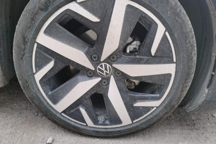 Used Volkswagen Lamando 2023 Lavida L 280TSI DSG Cool & Spicy Edition Right Front Wheel Hub