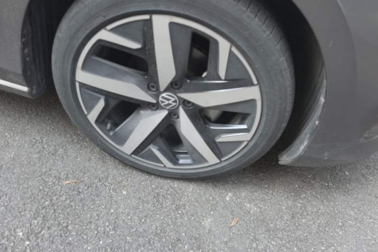 Used Volkswagen Lamando 2023 Lavida L 280TSI DSG Cool & Spicy Edition Right Front Wheel Hub