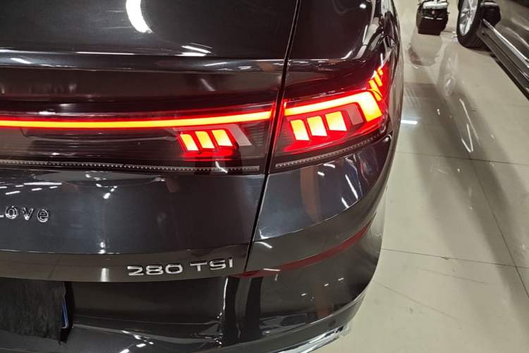 Used Volkswagen Lamando 2023 Lavida L 280TSI DSG Cool & Spicy Edition Right Rear Taillight
