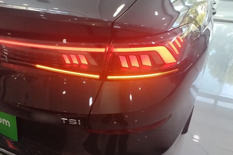 Used Volkswagen Lamando 2023 Lavida L 280TSI DSG Cool & Spicy Edition Right Rear Taillight