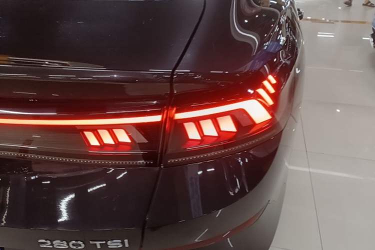 Used Volkswagen Lamando 2023 Lavida L 280TSI DSG Cool & Spicy Edition Right Rear Taillight