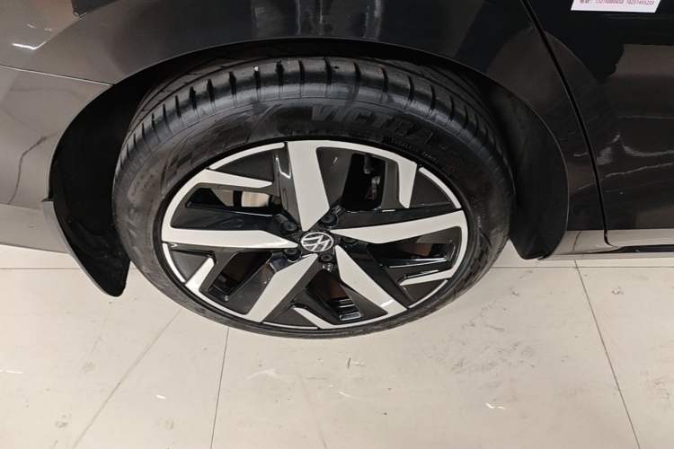 Used Volkswagen Lamando 2023 Lavida L 280TSI DSG Cool & Spicy Edition Right Rear Wheel Hub